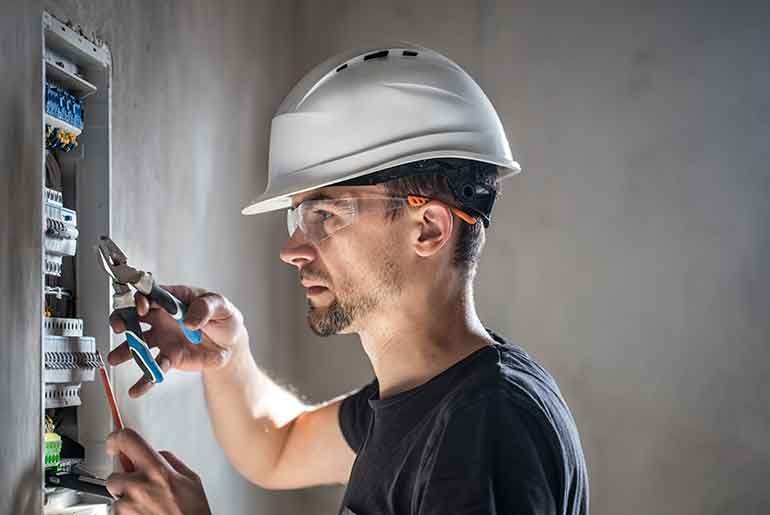 What Should You Look For Before Hiring An Electrician