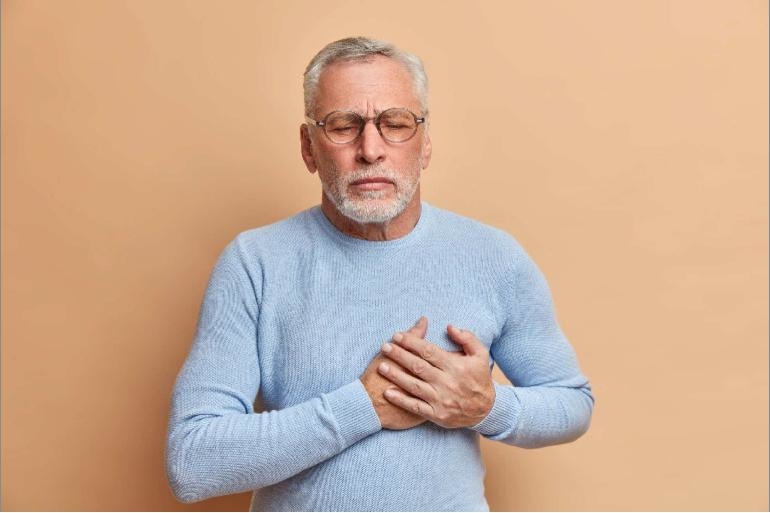 chest-pain-symptoms-causes-and-why-you-should-see-a-doctor